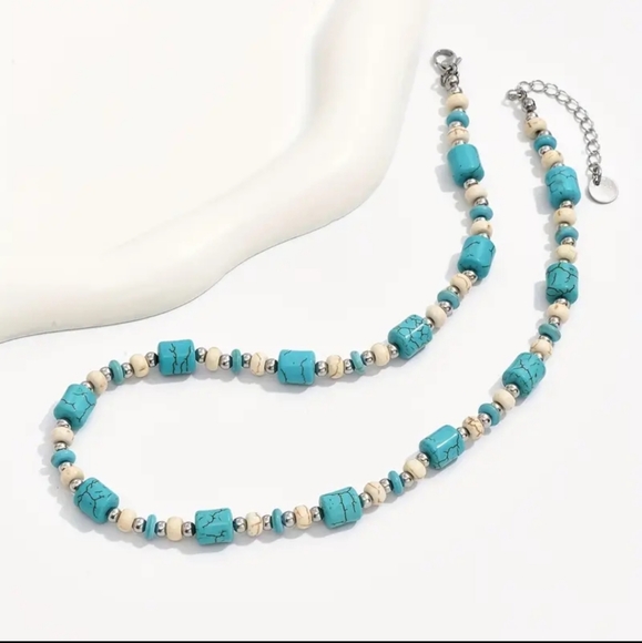 Elegant Silver Plated Handmade Turquoise Necklace. - Picture 4 of 4